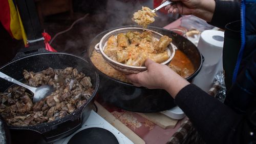 Nutriționist: Există situaţii extreme în care creşterea în greutate în perioada sărbătorilor poate ajunge la 2 - 5 kg / În foarte multe cazuri, greutatea nu revine la normal