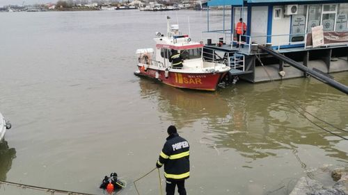 Pompierii din Bacău au scos o persoană moartă din lacul Palanca