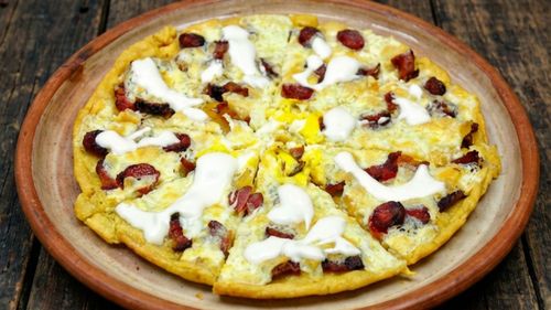 VIDEO | Cum ar arăta o pizza cu blat de mămăligă/ Îi putem pune toppinguri tradițional românești sau în stil italian