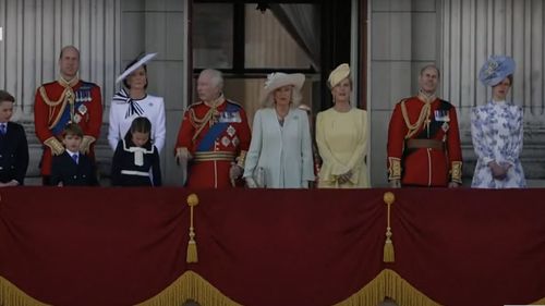 Prinţesa de Wales a salutat mulţimile cu cazia paradei militare „Trooping the Colour”, în onoarea regelui Charles