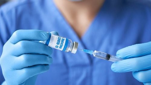 SONDAJ MedLife: Rata de vaccinare estimată până la finalul anului 2021 este de doar 27-31% din totalul populației din România cu vârsta peste 16 ani, adică 5 milioane de persoane