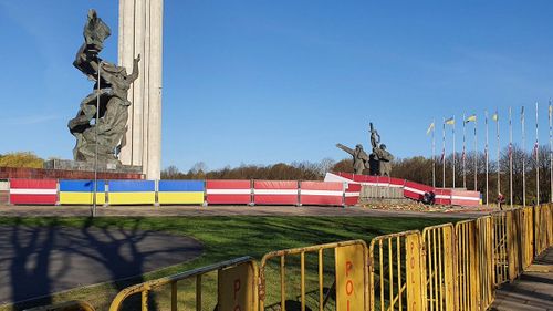 Letonia demolează monumentul dedicat victoriei sovietice din capitala Riga / Orice glorifică regimurile totalitare trebuie demontat până pe 15 noiembrie, potrivit unei rezoluţii a parlamentului leton