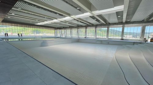 Ocna Mureș, unul dintre cele mai sărace orașe din Ardeal, se reinventează cu ajutorul unor resurse neutilizate de ani întregi: apele sărate din subteran. Complex balnear dat în folosință la sfârșitul verii