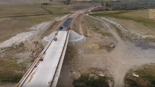 Centura Tecuci, exemplul unui proiect ratat. De 7 ani se lucrează la 7 kilometri de șosea și tot nu e gata. CNAIR amenință cu rezilierea al doilea constructor