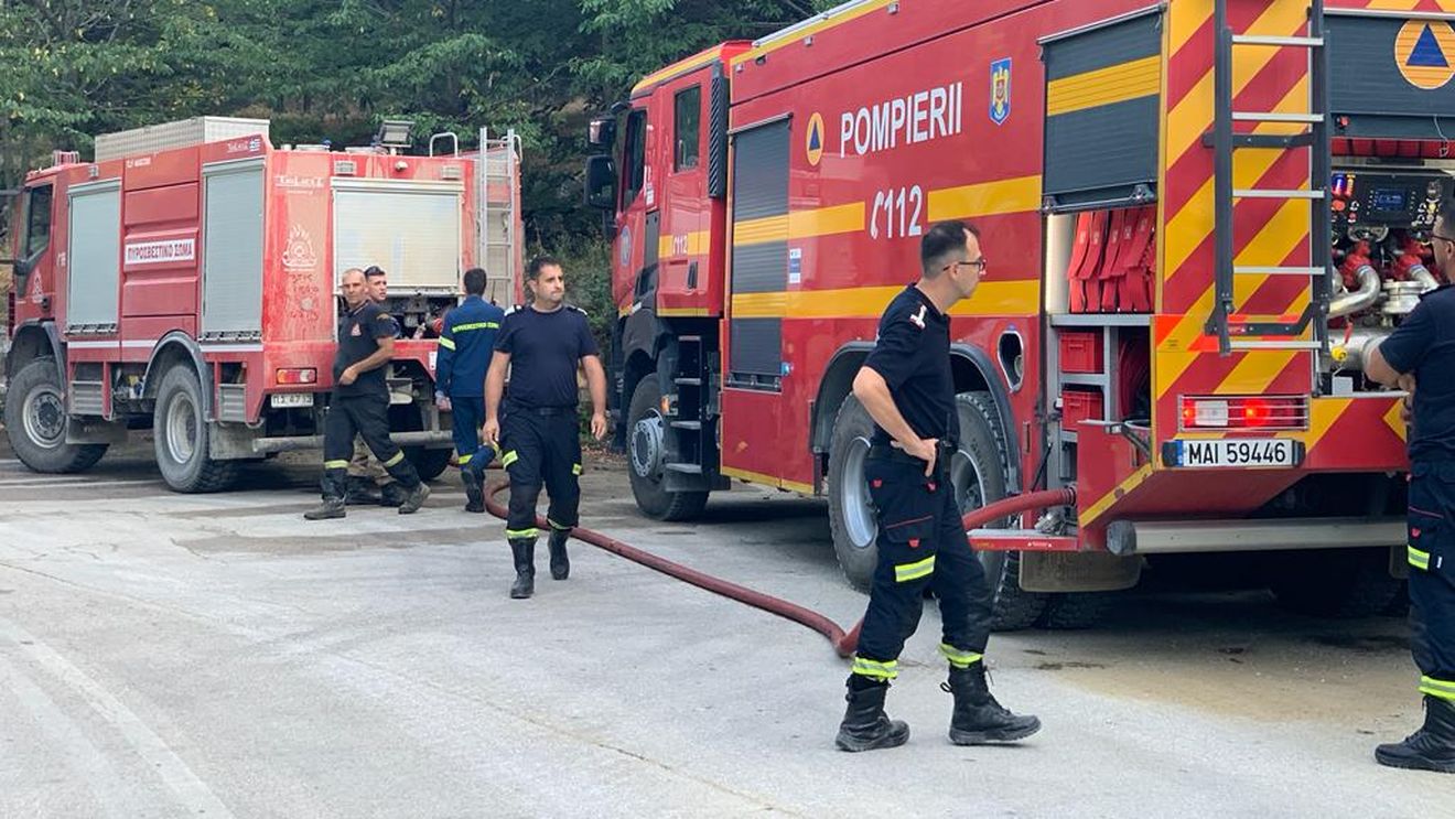 Incendiu la un service auto din Sectorul 2, pompierii intervin cu 8 autospeciale