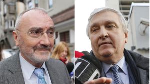EXCLUSIV Trimis în judecată de DNA pentru abuz în serviciu, doctorul Ioan Lascăr a fost decorat de Ziua Națională, de președintele Klaus Iohannis / O distincție și mai importantă a primit medicul Mircea Beuran, acuzat, în trecut, de plagiat și luare de mită