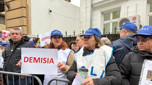 Sindicalişti din învăţământ protestează în faţa Ministerului Educaţiei şi Cercetării față de reducerea cheltuielilor de personal în 2026