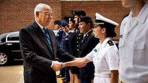 Fostul secretar de stat Colin Powell îl acuză pe Trump că "deviază" de la Constituție și își arată susținerea pentru democratul Joe Biden