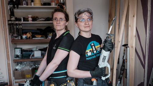 REPORTAJ Două românce au emigrat în Anglia ca să se poată căsători: „Nu vreau să duc nicio luptă, vreau doar să-mi trăiesc viața liniștită” / Își renovează singure casa din Tamworth