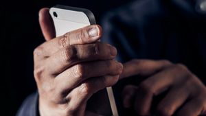 Un român aflat în pericol a contactat pe WhatsApp un număr la întâmplare pentru a cere ajutor. Ce a urmat e demn de un film