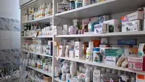 Rogobete: Este crucial ca România să îşi consolideze capacitatea de a produce medicamente sigure, moderne şi accesibile
