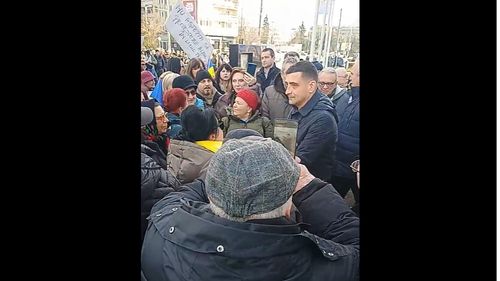 Protest-fiasco al AUR în toată țara: La Constanța, Teodosie s-a lepădat de evenimentul organizat de Simion la Arhiepiscopie / Câteva zeci de manifestanți în localitățile din țară / Deloc viral în social media