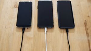 Telefoanele sunt echipamente care pot fi cumpărate de profesori din prima de carieră didactică, spune ministrul Adrian Câciu