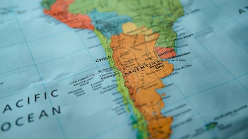 Un cutremur de magnitudine 7,4 s-a produs la mică adâncime în larg, aproape de coasta sudică a statelor Argentina şi Chile. A fost declanşată alertă de tsunami