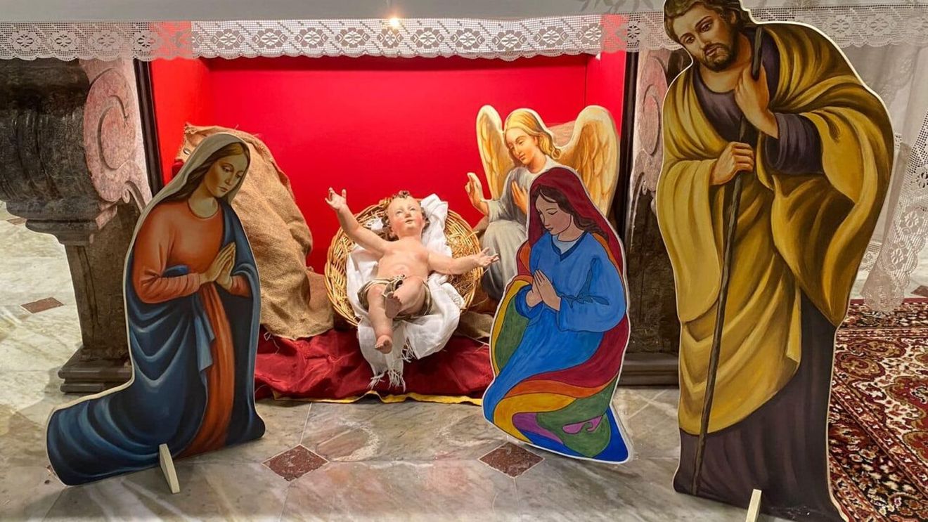 O scenă a Nașterii Domnului cu două mame în loc de Maria și Iosif i-a înfuriat pe conservatorii din Italia/ Preotul spune că atitudinea lui este conformă cu a Papei Francisc