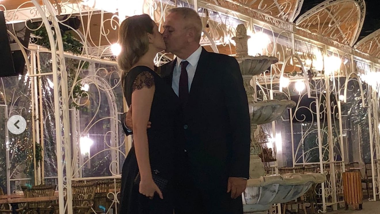 Poezia de dragoste postată de Irina Tănase de ziua lui Liviu Dragnea: ”Cum te iubesc? Adânc şi larg şi-nalt / În paşnic fel, în zori, pe scăpătate - Şi slobod, cum te lupţi pentru dreptate / Te voi iubi în moarte şi mai tare”