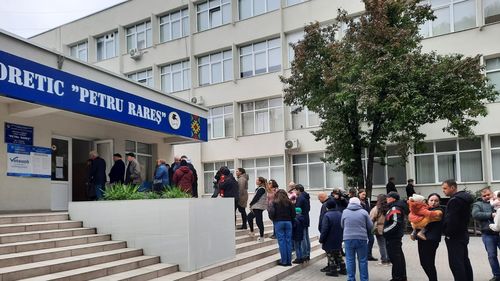 Why were the results of Moldova's referendum on European integration so narrow?