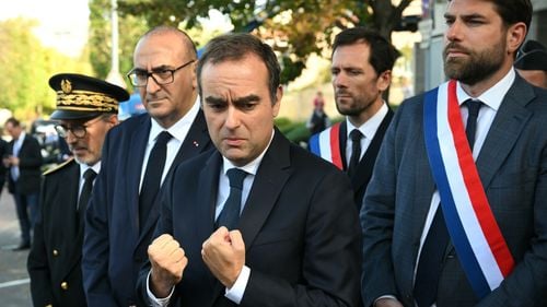 După ce premierul Lecornu amână reforma pensiilor, Bruxelles-ul avertizează Franţa să-şi respecte promisiunile bugetare