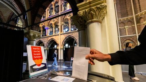 GALERIE FOTO Atmosfera din secțiile de votare din țările UE