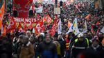 Mii de francezi au ieșit în stradă pentru a apăra petrecerile libere, amenințate de un nou proiect de lege