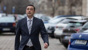 APADOR-CH și alte 18 organizații îi cer procurorului general Alex Florența să acționeze în cazul Emiliei Șercan și să dispună ștergerea pozelor de pe site-ul unei societăți deținute de Alexandra Păcuraru, moderatoare Realitatea TV/ Pozele sunt publice de peste un an