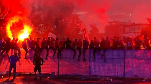 SURSE Liderul galeriei CSA Steaua, dus la audieri după bătaia de la meciul Dinamo – UTA / Dosar ce vizează tulburarea ordinii și liniștii publice, încăierare și folosirea, fără drept, de materii explozive