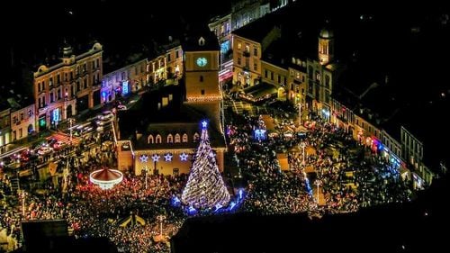 Sărbătorile de Crăciun se deschid oficial în Brașov din 30 noiembrie/ Brașovenii sunt invitați să participe și la evenimentele pregătite de 1 Decembrie