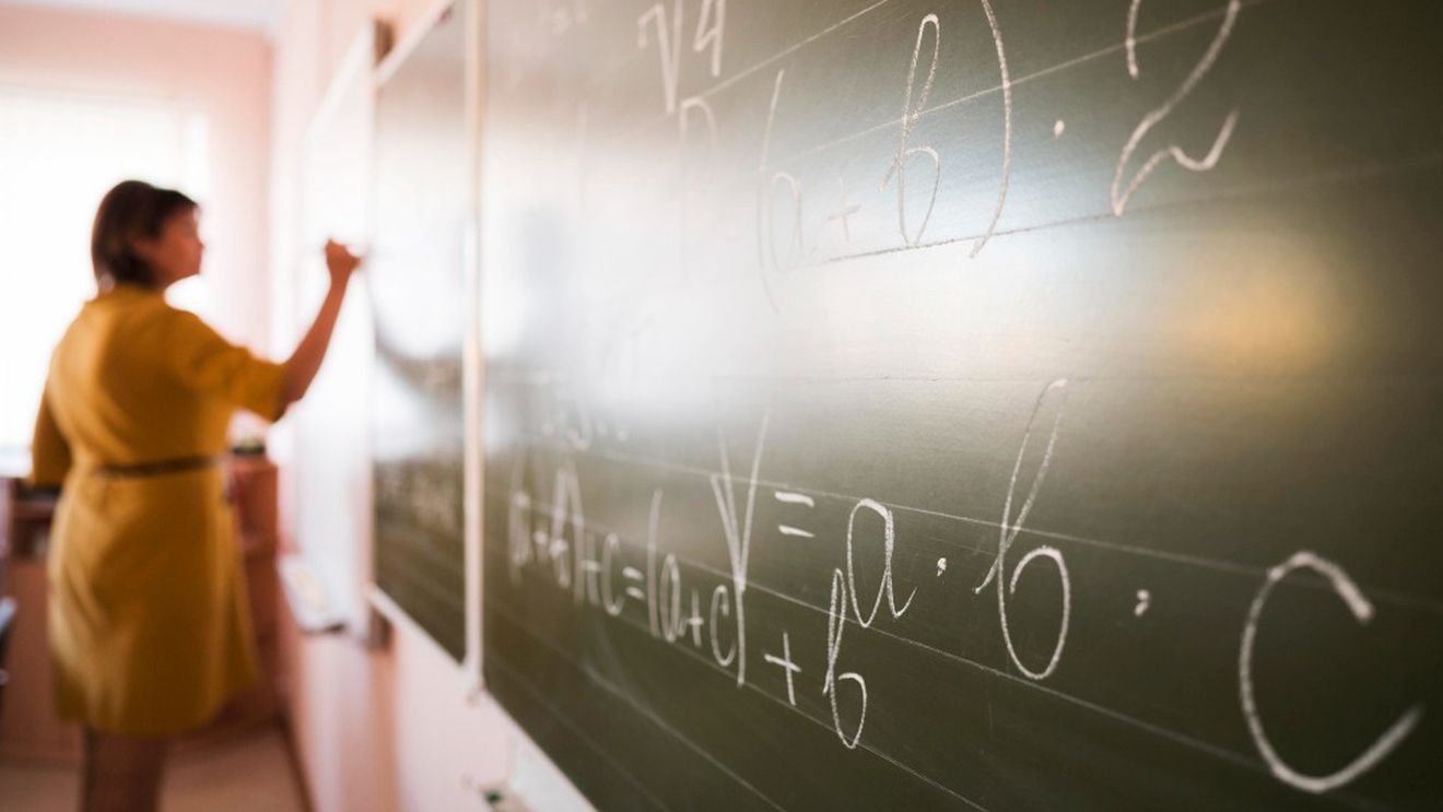 Peste 8.500 de candidaţi sunt aşteptaţi la proba scrisă a examenului de definitivat în Învățământ