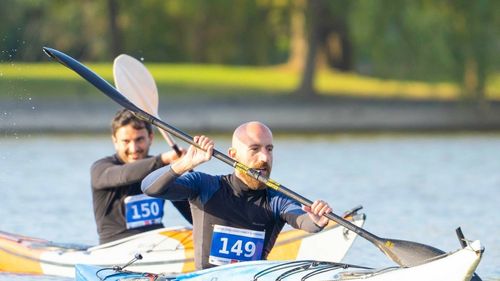 Singura competiție de caiac din București, dedicată amatorilor, se desfășoară sâmbătă pe lacul Titan / Vor fi curse de viteză, tehnică și forță, iar unele probe sunt dedicate copiilor