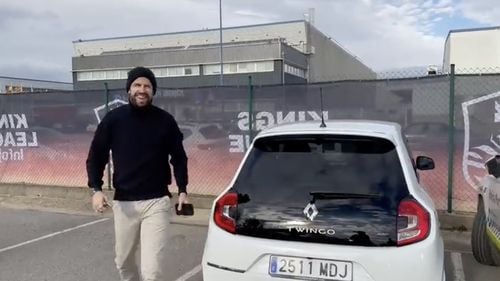 Gerard Pique și-a cumpărat o mașină Twingo, ca răspuns la noua melodie a Shakirei, în care artista îi ironizează trădarea, spunând că „a schimbând un Ferrari cu un Twingo”