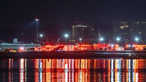 Un avion și un elicopter Black Hawk s-au ciocnit în apropierea aeroportului din Washington / Acțiunea de salvare a celor 67 de persoane s-a transformat într-una de recuperare a cadavrelor, anunță autorităților / La bordul avionului s-ar fi aflat doi patinatori ruși, campioni mondiali / Reacția președintelui Trump