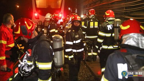 Incendiu într-un apartament dintr-un bloc din Cluj / Zece persoane evacuate, dintre care patru copii