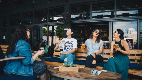 VIDEO Portugalia a ridicat restricțiile după două luni de lockdown dur. Cafenelele s-au umplut