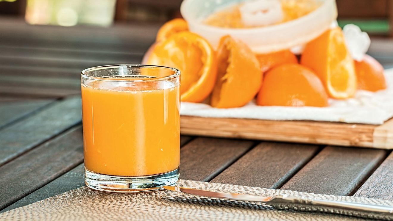 Studiu: Creșterea în greutate la copii și adulți, legată de consumul de suc proaspăt de fructe