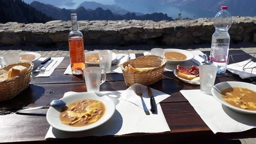 Autoritățile din nordul Italiei caută administrator pentru o cabană cu restaurant și locuri de cazare, aflată la 1.600 m altitudine / Se cere o taxă de 375 de euro pe lună