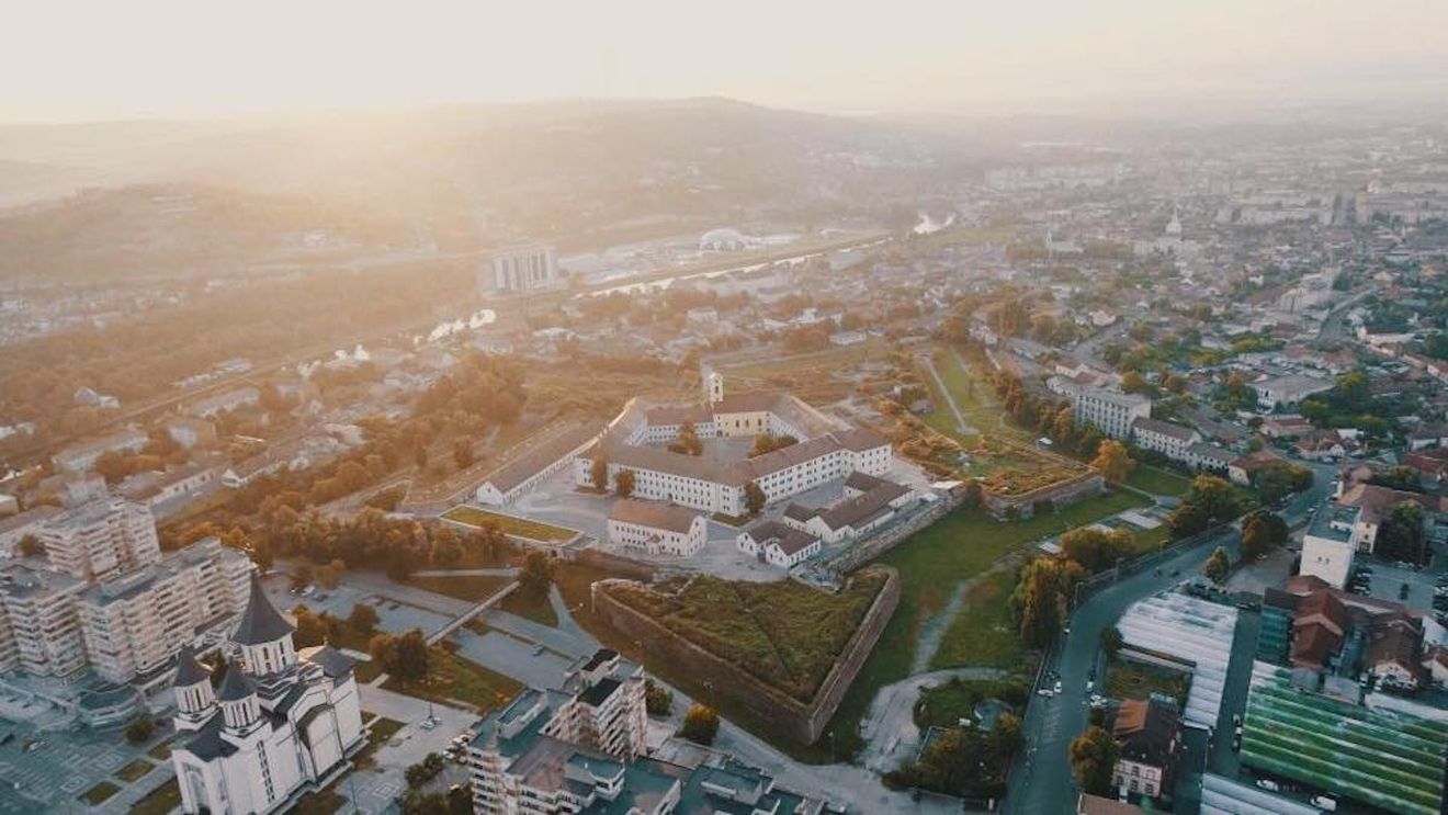 Spații comerciale din Cetatea Oradea, scoase la licitație / Cel mai important monument istoric al orașului, reabilitat cu 87 de milioane de lei