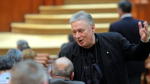 Mădălin Voicu (PSD), numit secretar de stat la Cultură. El a avut aceeași poziție și în guvernul Dăncilă. A calificat Facebook și WhatsApp drept ”cancer” și ”droguri”