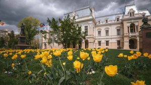 Cum controlează autoritățile locale comunicarea cu presa: Primăria Iași are un departament de presă mai numeros decât orice redacție din oraș