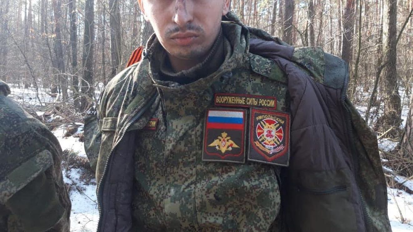 FOTO Armata ucraineană anunță că a capturat doi soldați ruși ocupanți