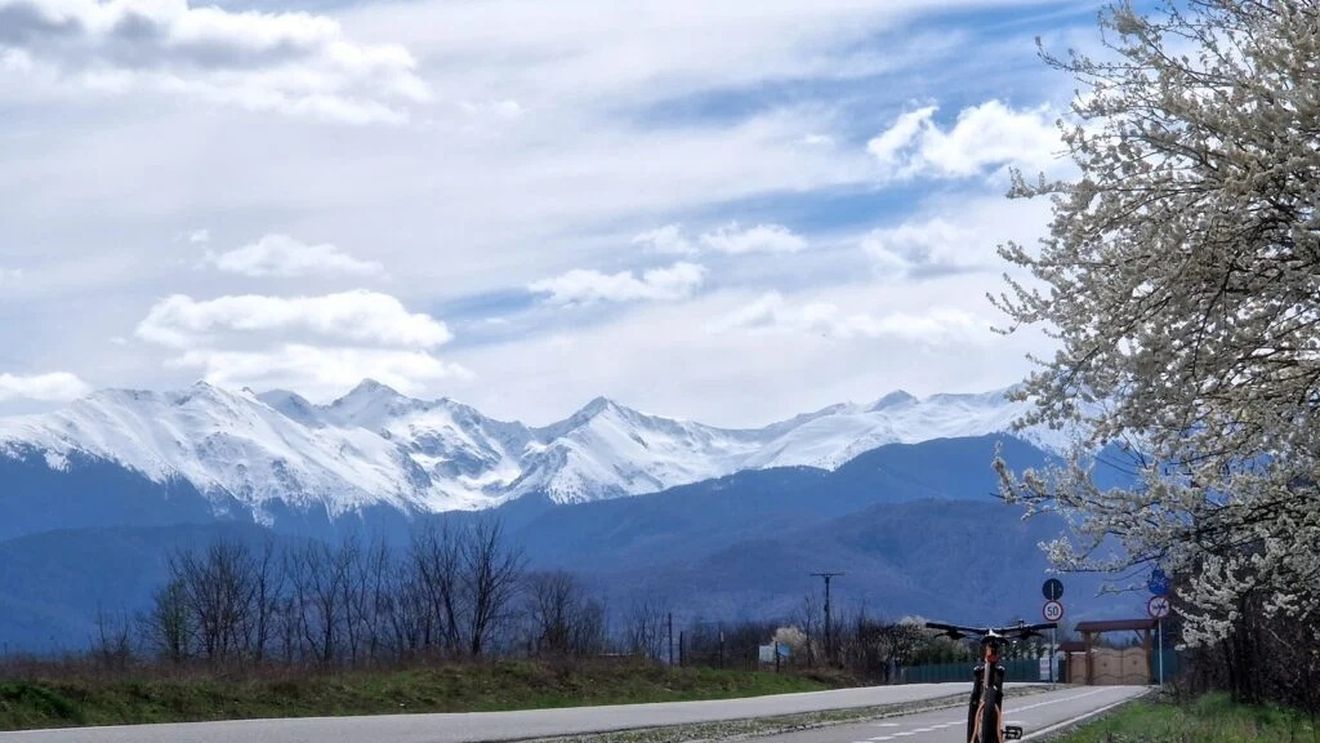 GALERIE FOTO Pista de biciclete de 7 km cu cea mai frumoasă priveliște: creasta Făgărașului
