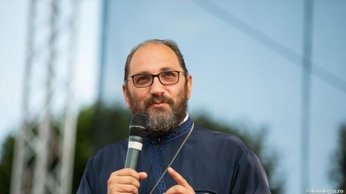 Alegeri Moldova: Părintele Constantin Necula îi îndeamnă pe cetățeni să iasă la vot și să spună un da uriaș ieșirii de sub robia roșului absolut / Laude pentru Maia Sandu