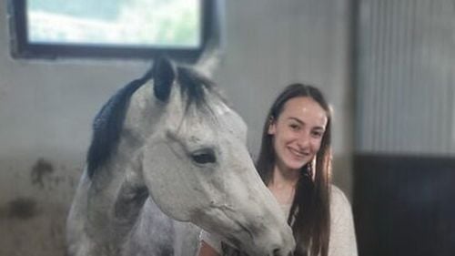 O studentă din Cluj încearcă să răscumpere un cal care a fost vândut în județul Bihor. Își pune la bătaie bursa de la facultate
