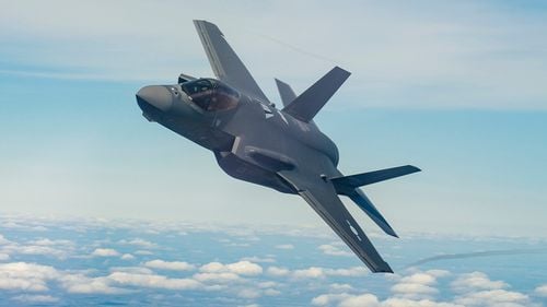 Președintele Iohannis anunță că România vrea avioane de vânătoare F-35