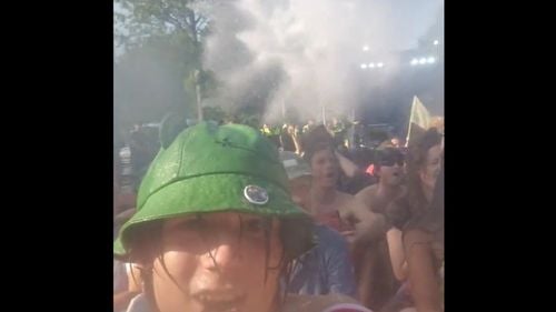 VIDEO Poliţia a folosit tunuri cu apă pentru a-i dispersa pe activiştii pentru climă care blocaseră o autostradă din Olanda / Actriţa Carice van Houten, cunoscută pentru rolul său din serialul „Game of Thrones”, a fost arestată