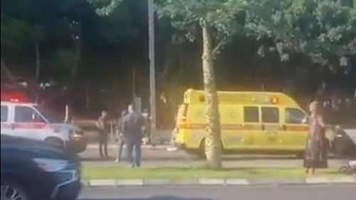 Atac cu cuţitul lângă Tel Aviv, soldat cu un mort şi trei răniţi