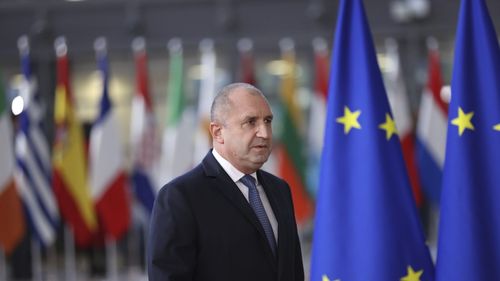 Preşedintele bulgar Rumen Radev cere eliberarea din închisoare a lui Sarkozy, evocând ”contribuţia” acestuia la eliberarea celor cinci infirmiere bulgare în Libia, condamnate la moarte cu privire la infectarea a 450 de copii cu HIV