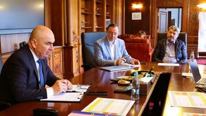 Bolojan, întâlnire la Ministerul Transporturilor cu constructorul Dorinel Umbrărescu și miniștrii Transporturilor și Fondurilor Europene pentru a evita pierderea banilor UE destinați autostrăzilor