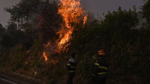Un incendiu forestier izbucnit pe insula grecească Samos, „scăpat de sub control”