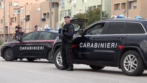 Bunuri de 24 de milioane de euro confiscate în România și Italia de la un membru al mafiei / Italianul folosea două societăți din România ca paravan într-un mecanism de spălare a banilor / Era implicat în traficul de droguri