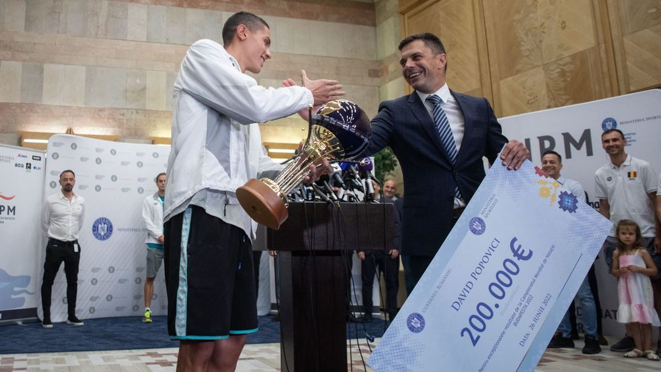 GALERIE FOTO David Popovici a revenit în România după ce a doborât trei recorduri mondiale/ Robert Glință, idolul său din copilărie, a ieșit al cincilea la proba de 50 metri
